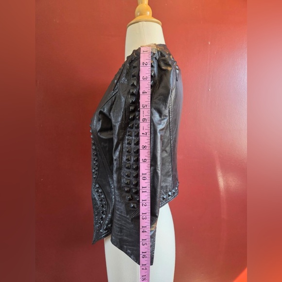 Vintage-Inspired Studded Cropped Leather Jacket - Collarless Open-Front Blazer - Picture 6 of 14